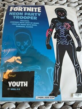Fortnite party trooper Halloween costume size small 4-6
